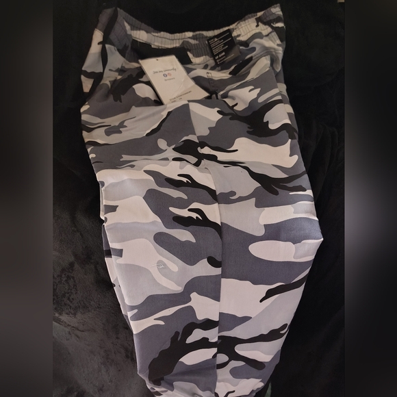 NWT size 18 camo print jean joggers - Picture 2 of 2